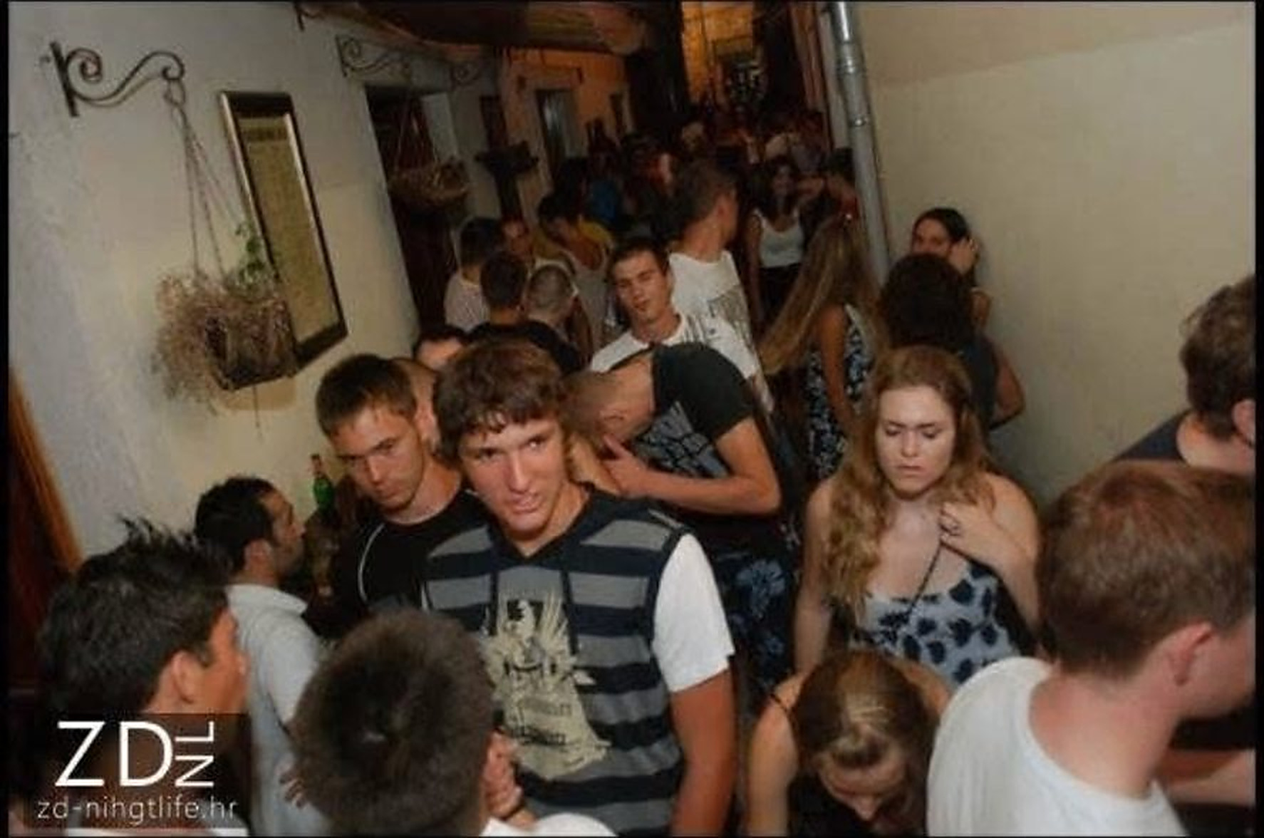The alley outside Dolce Vita packed with guests